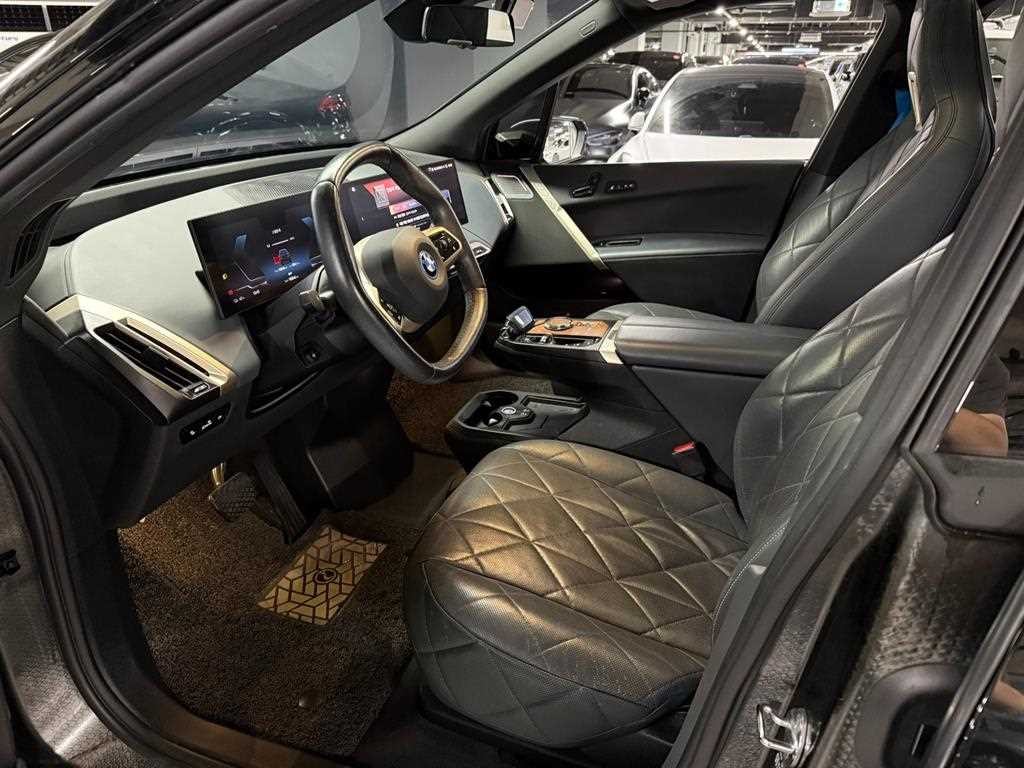 BMW iX xDrive 50 스포츠 플러스 이미지 10