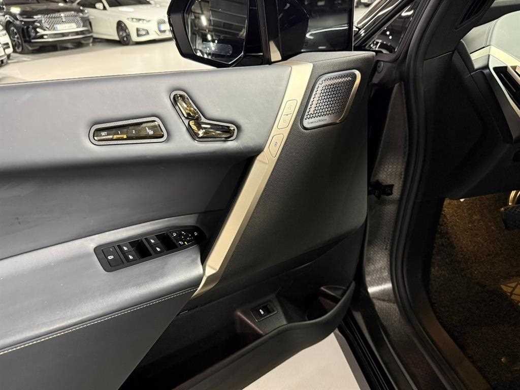 BMW iX xDrive 50 스포츠 플러스 이미지 12
