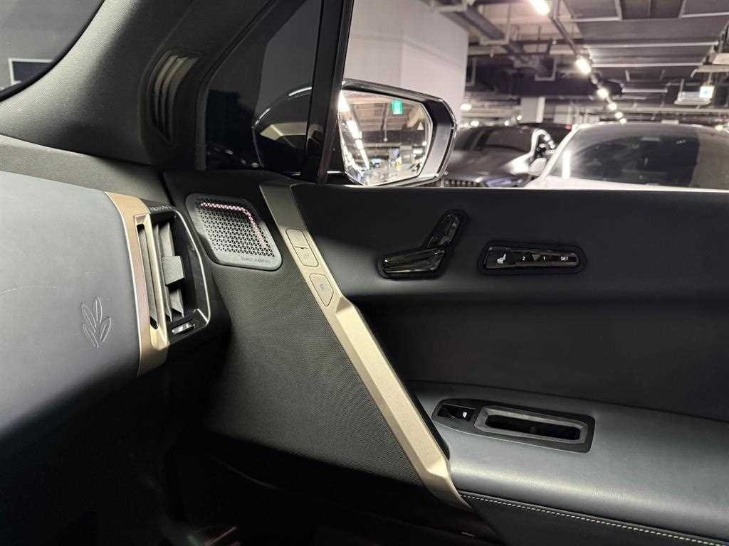 BMW iX xDrive 50 스포츠 플러스 이미지 17