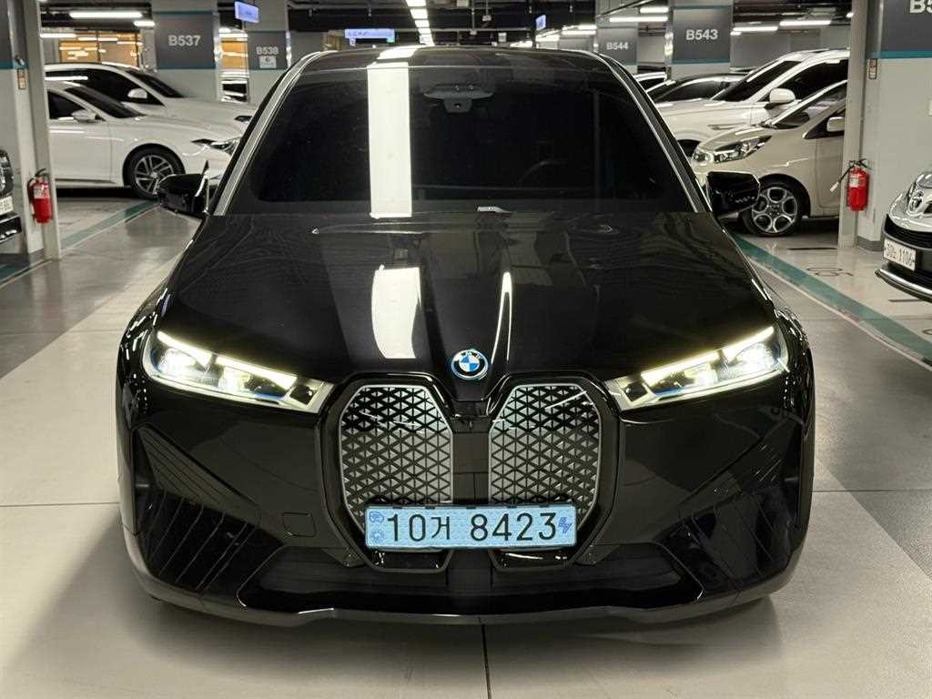 BMW iX xDrive 50 스포츠 플러스 이미지 2