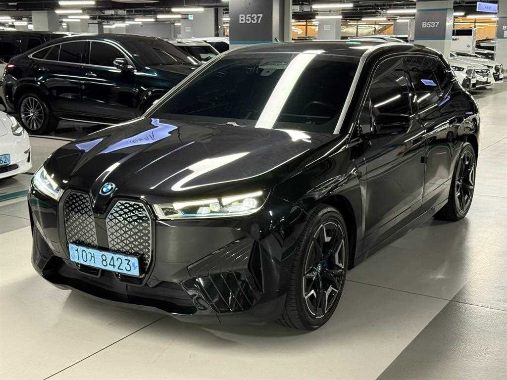 BMW iX xDrive 50 스포츠 플러스 이미지 3