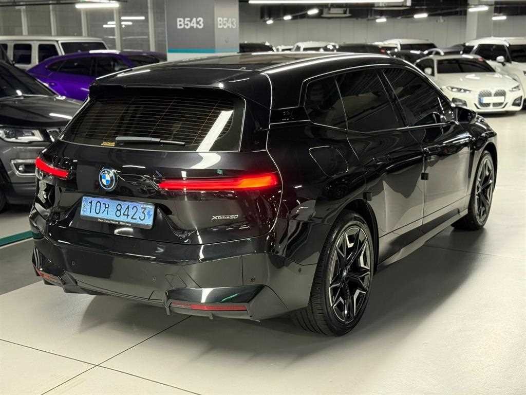 BMW iX xDrive 50 스포츠 플러스 이미지 5