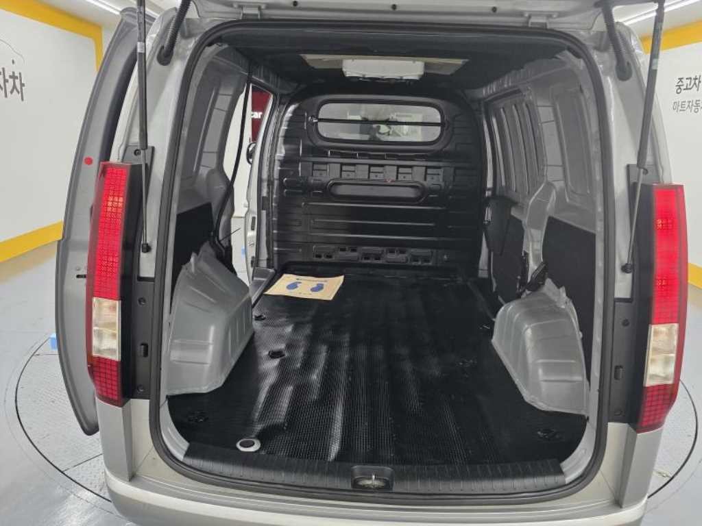 현대 스타리아 2WD 디젤 카고 스마트 3인승 이미지 6