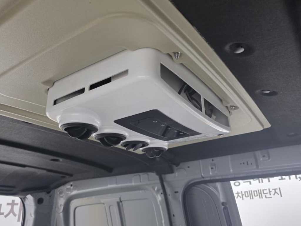현대 스타리아 2WD 디젤 카고 스마트 3인승 이미지 9