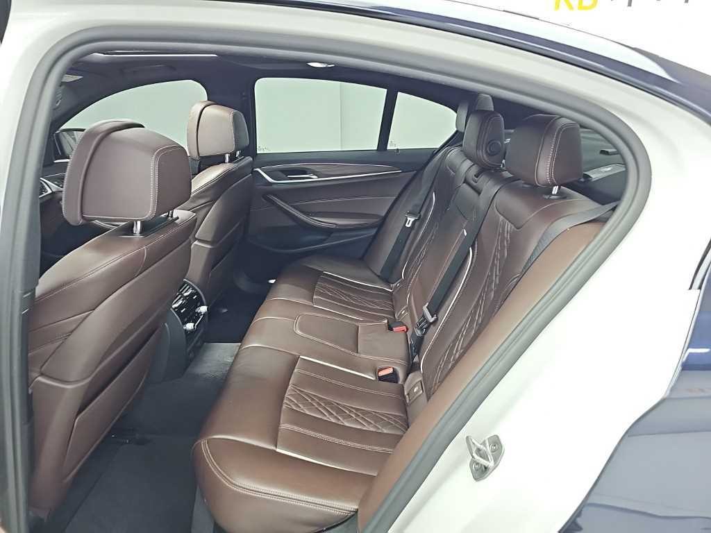 BMW 5시리즈 5시리즈 (G30) 520d M 스포츠 플러스 이미지 12
