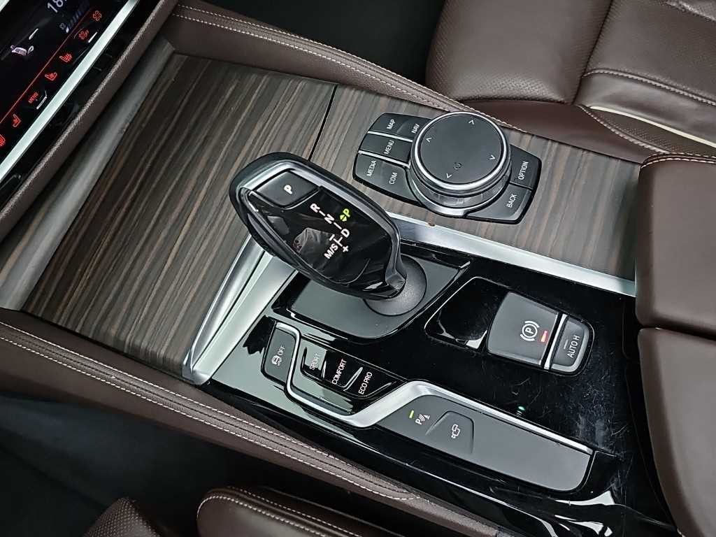 BMW 5시리즈 5시리즈 (G30) 520d M 스포츠 플러스 이미지 8