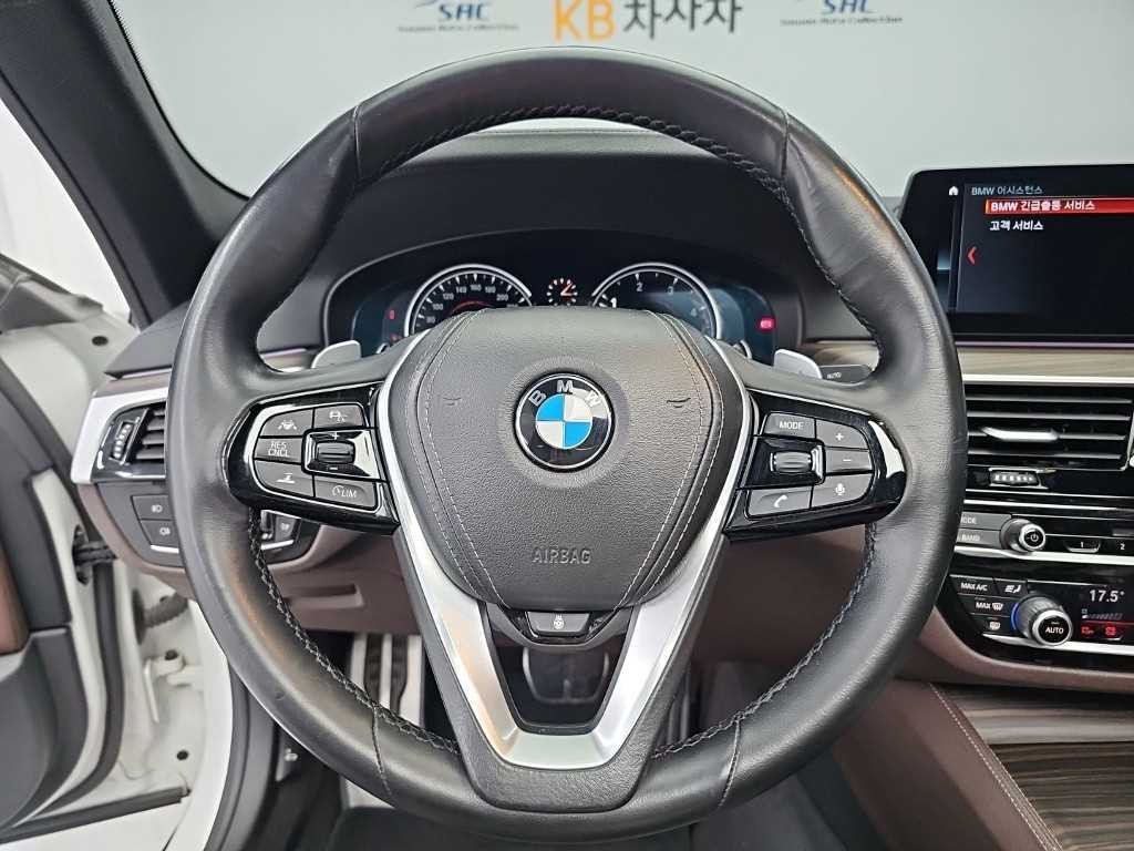 BMW 5시리즈 5시리즈 (G30) 520d M 스포츠 플러스 이미지 9