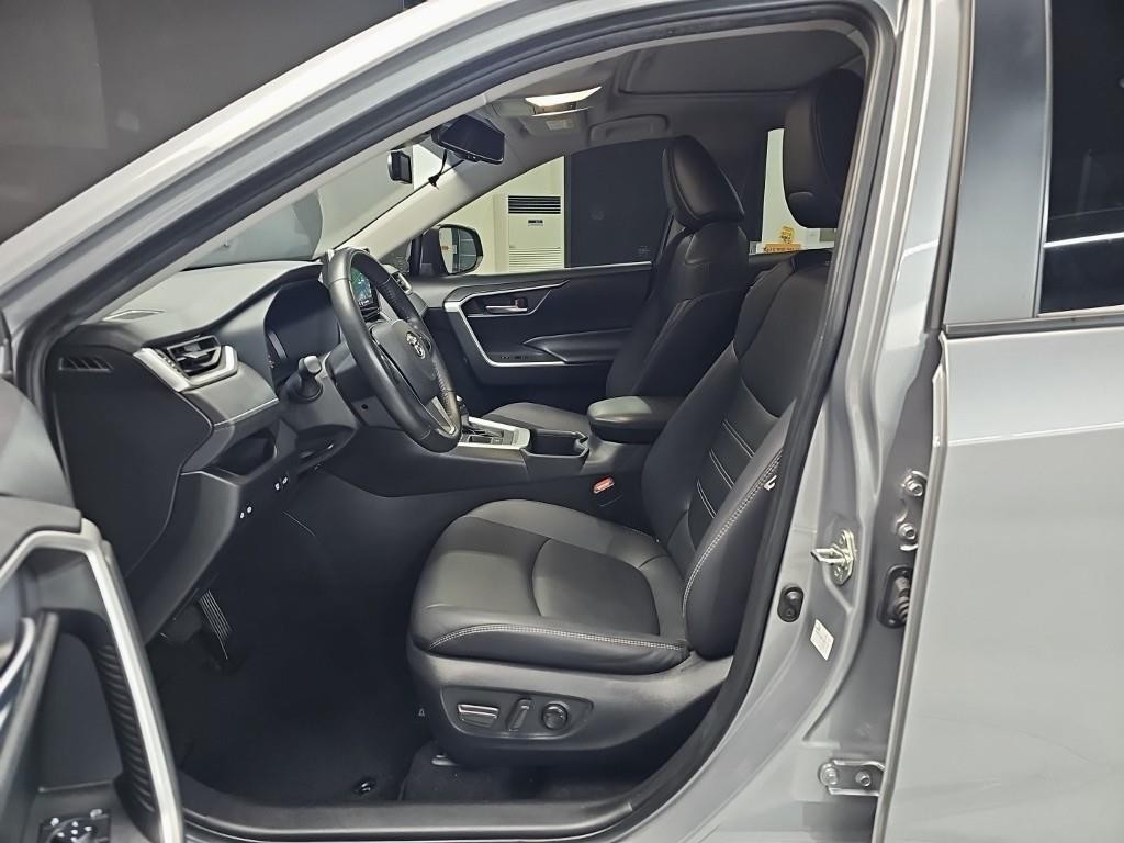토요타 라브4 RAV4(5세대) 2.5 2WD 하이브리드 XLE 이미지 11