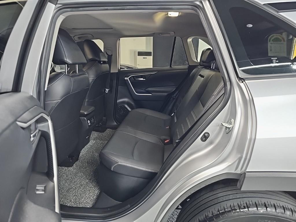토요타 라브4 RAV4(5세대) 2.5 2WD 하이브리드 XLE 이미지 12