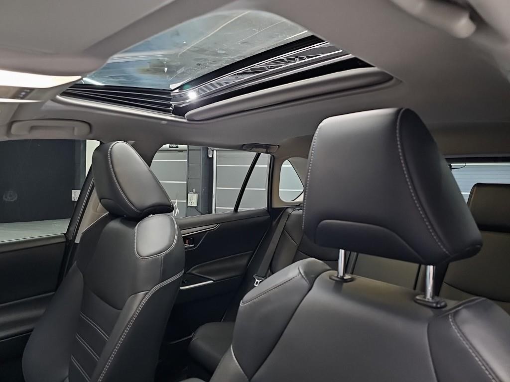 토요타 라브4 RAV4(5세대) 2.5 2WD 하이브리드 XLE 이미지 13