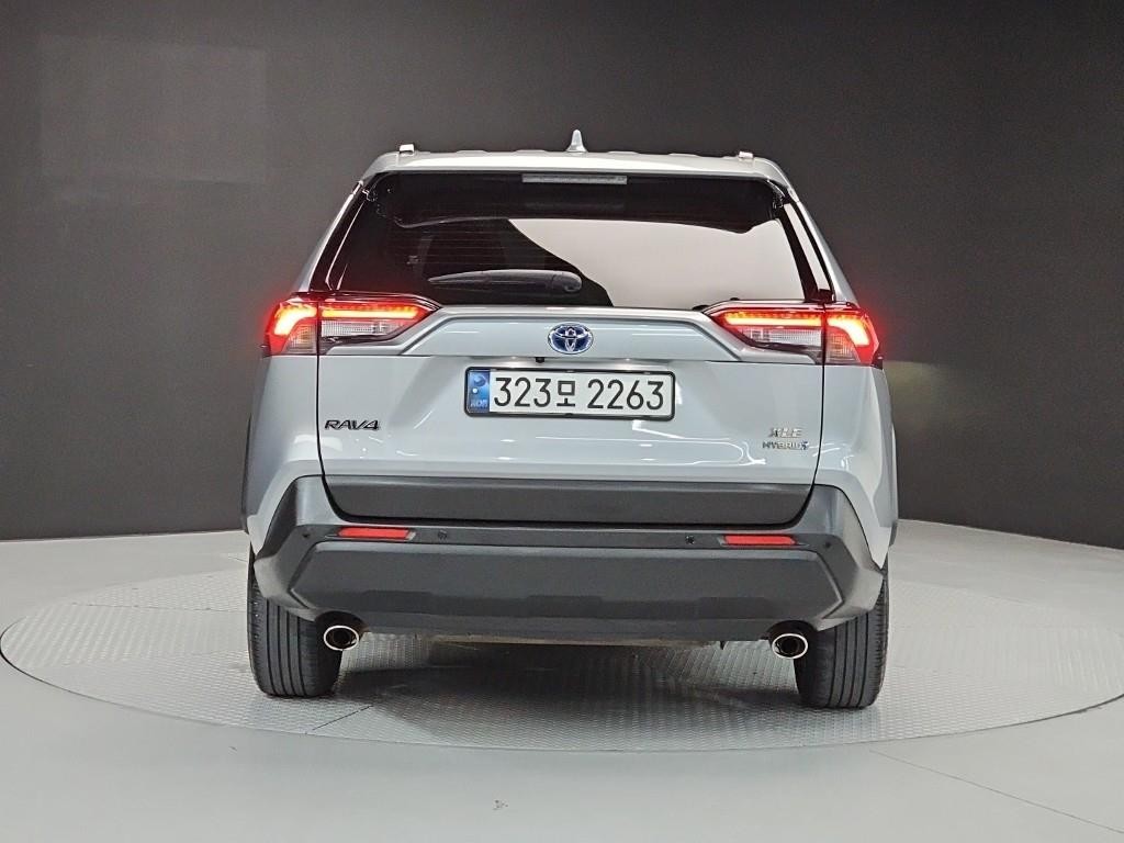 토요타 라브4 RAV4(5세대) 2.5 2WD 하이브리드 XLE 이미지 3