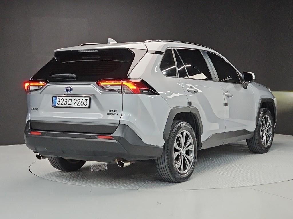 토요타 라브4 RAV4(5세대) 2.5 2WD 하이브리드 XLE 이미지 4