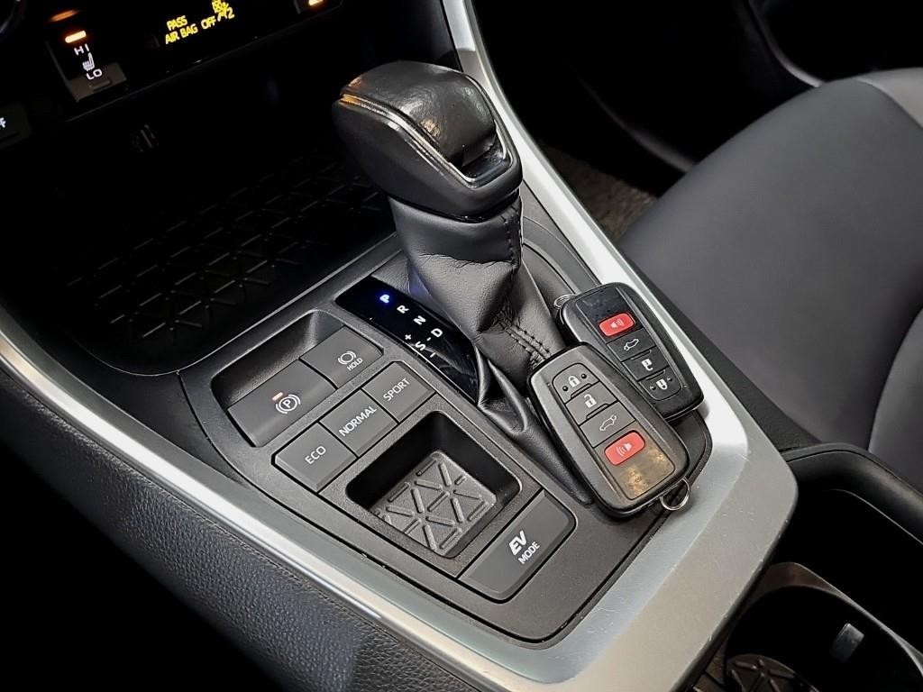 토요타 라브4 RAV4(5세대) 2.5 2WD 하이브리드 XLE 이미지 8