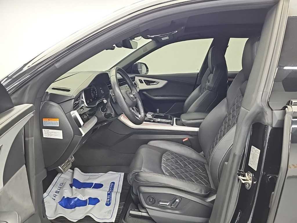 아우디 Q8 55 TFSI 콰트로 프리미엄 이미지 11