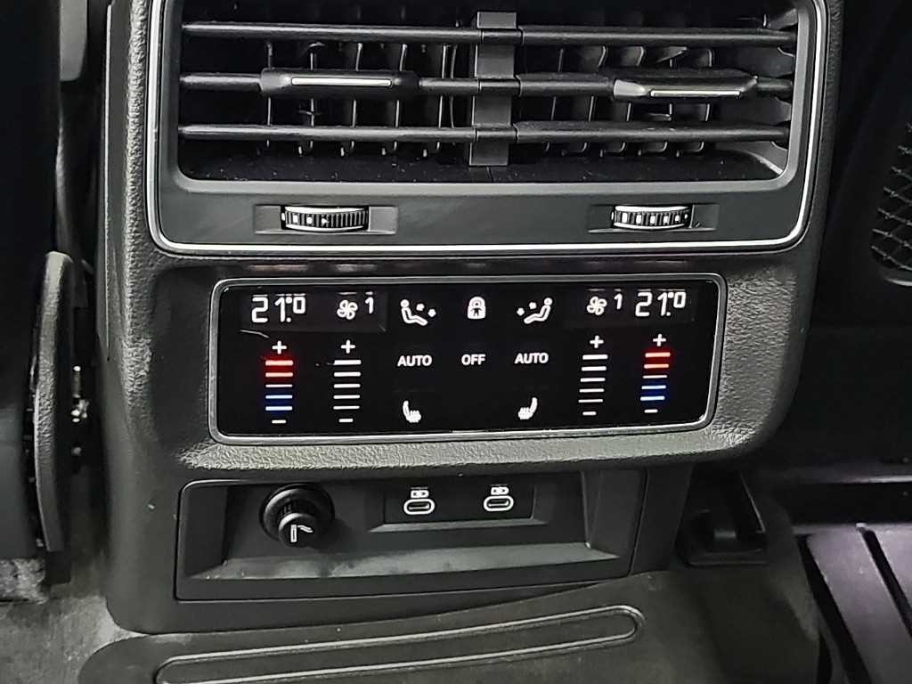 아우디 Q8 55 TFSI 콰트로 프리미엄 이미지 13