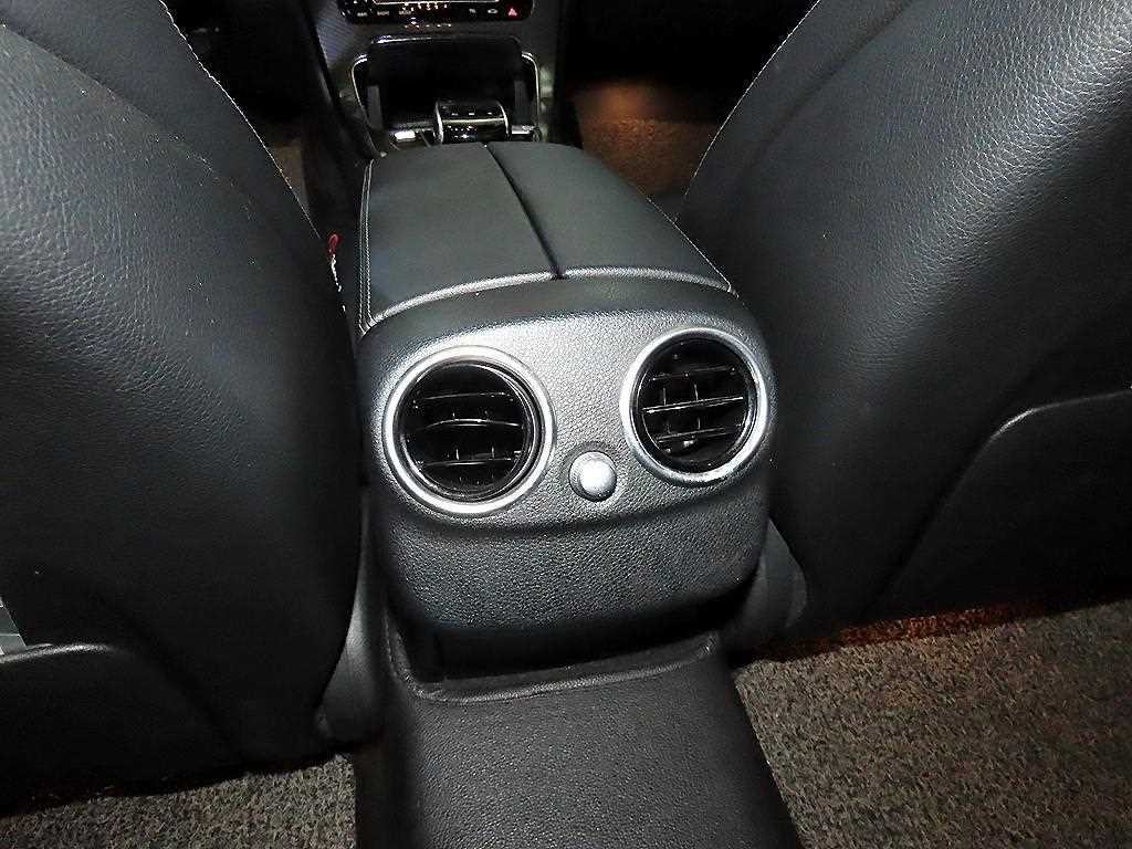 벤츠 C 클래스 C클래스 W205 C220 d 아방가르드 이미지 18