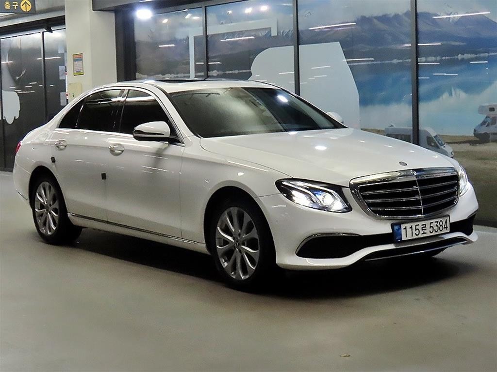 벤츠 E 클래스 E-클래스 W213 E220d 4MATIC 익스클루시브 이미지 1