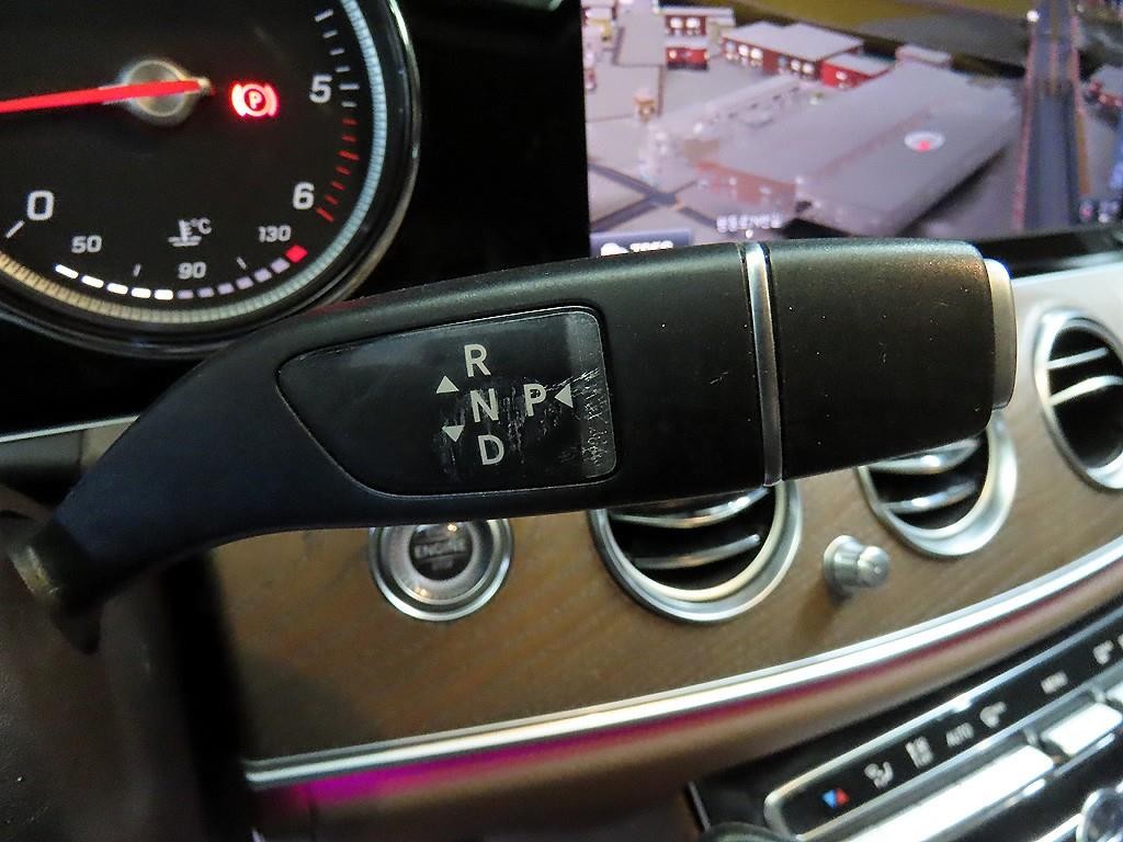 벤츠 E 클래스 E-클래스 W213 E220d 4MATIC 익스클루시브 이미지 12