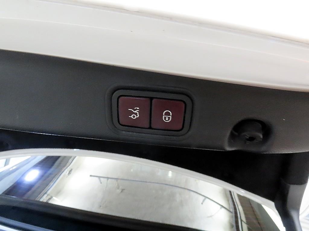 벤츠 E 클래스 E-클래스 W213 E220d 4MATIC 익스클루시브 이미지 17