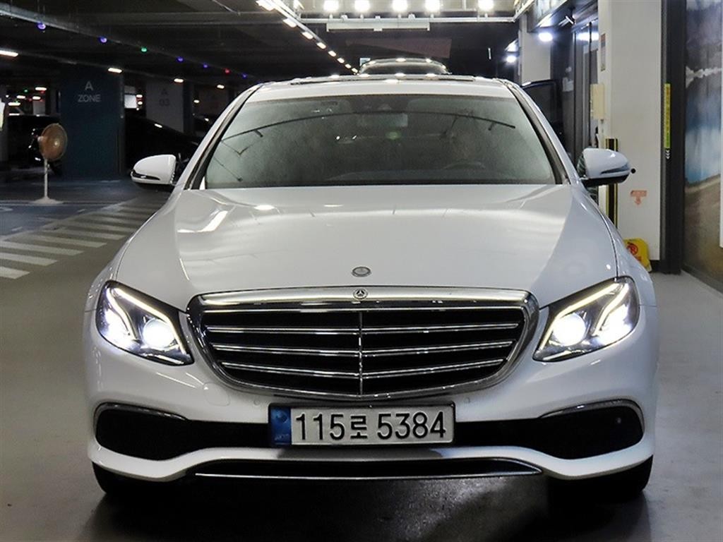 벤츠 E 클래스 E-클래스 W213 E220d 4MATIC 익스클루시브 이미지 2