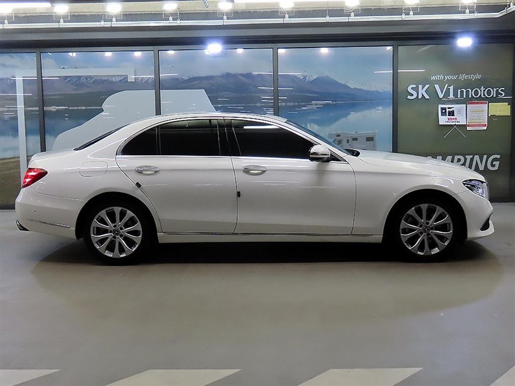 벤츠 E 클래스 E-클래스 W213 E220d 4MATIC 익스클루시브 이미지 3