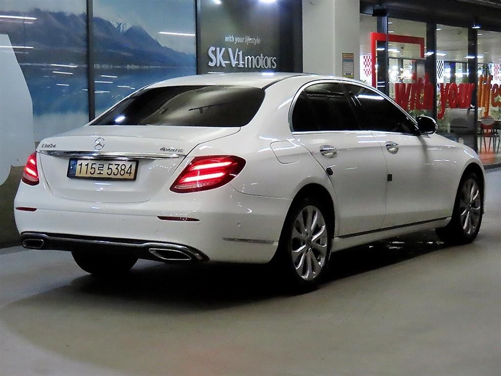 벤츠 E 클래스 E-클래스 W213 E220d 4MATIC 익스클루시브 이미지 4