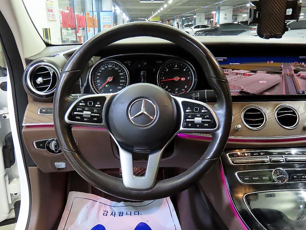 벤츠 E 클래스 E-클래스 W213 E220d 4MATIC 익스클루시브 이미지 8