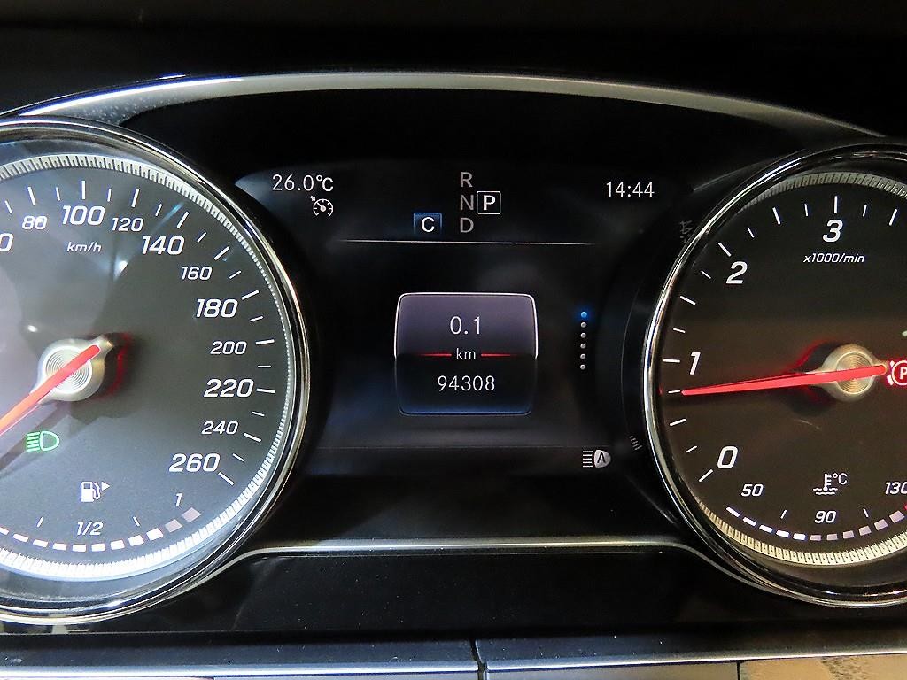 벤츠 E 클래스 E-클래스 W213 E220d 4MATIC 익스클루시브 이미지 9