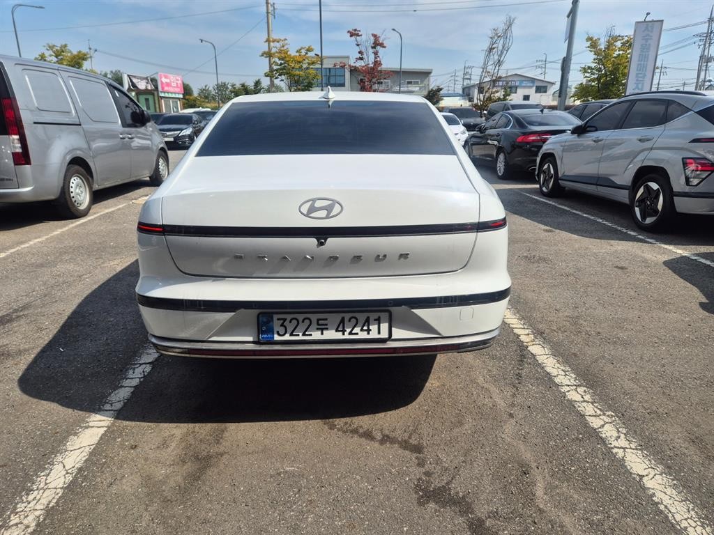 현대 그랜저 그랜저 (GN7) 가솔린 2.5 2WD 익스클루시브 이미지 4