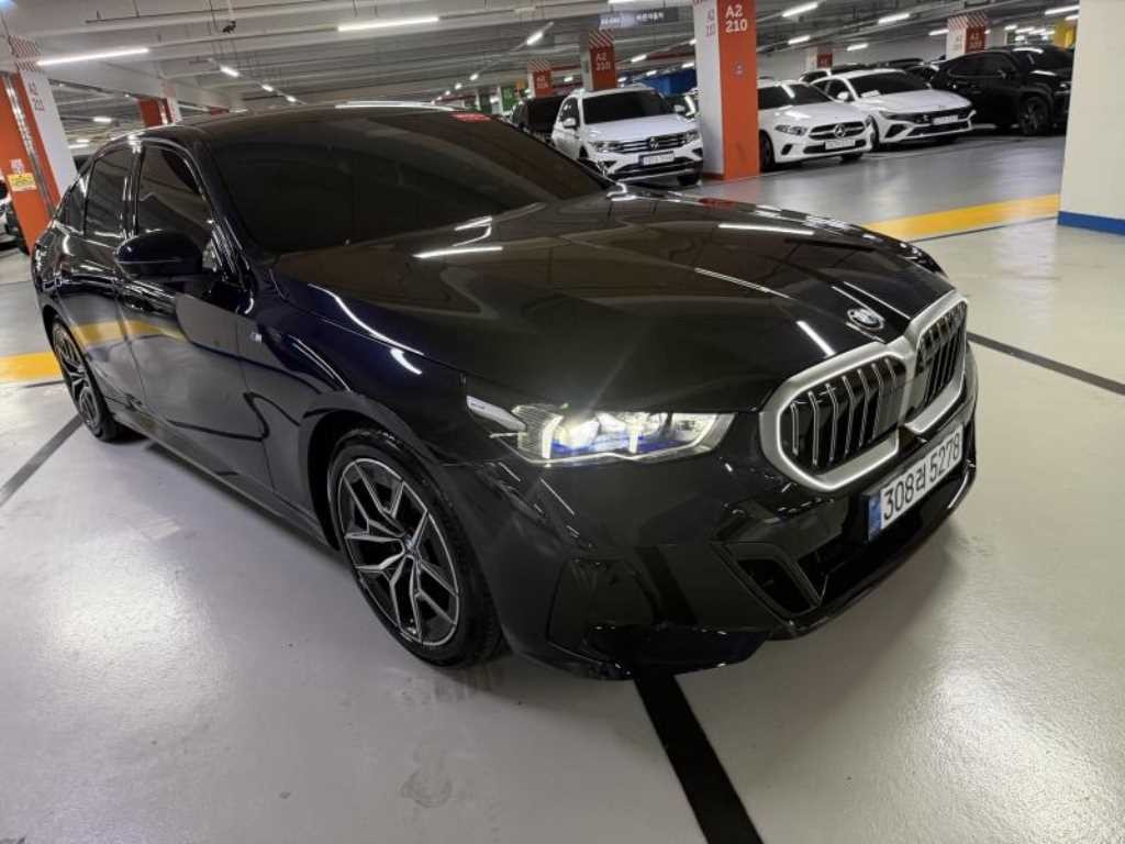 BMW 5시리즈 5시리즈 (G60) 520i M 스포츠 이미지 3