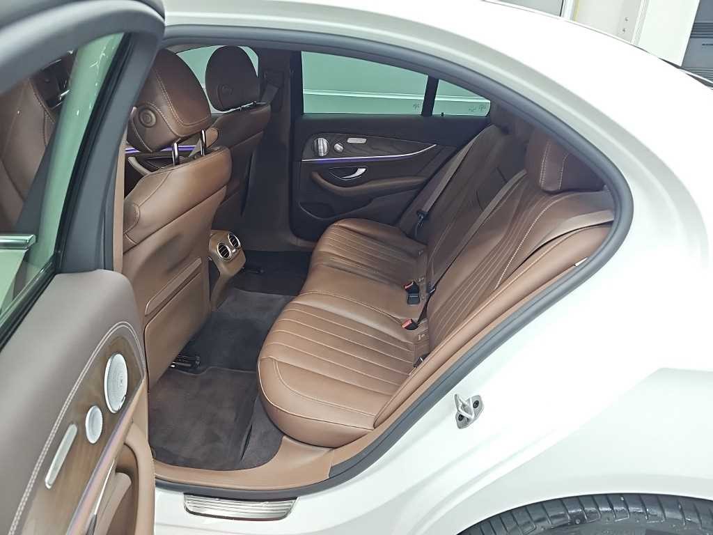 벤츠 E 클래스 E-클래스 W213 E300 4MATIC 익스클루시브 이미지 12
