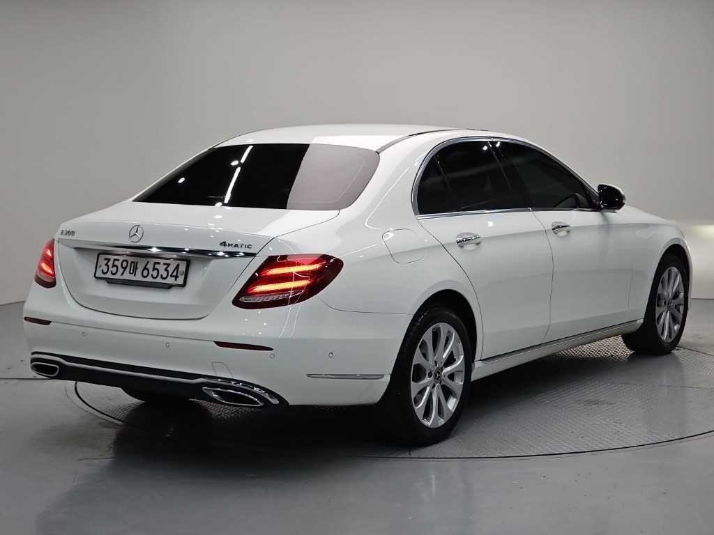 벤츠 E 클래스 E-클래스 W213 E300 4MATIC 익스클루시브 이미지 4