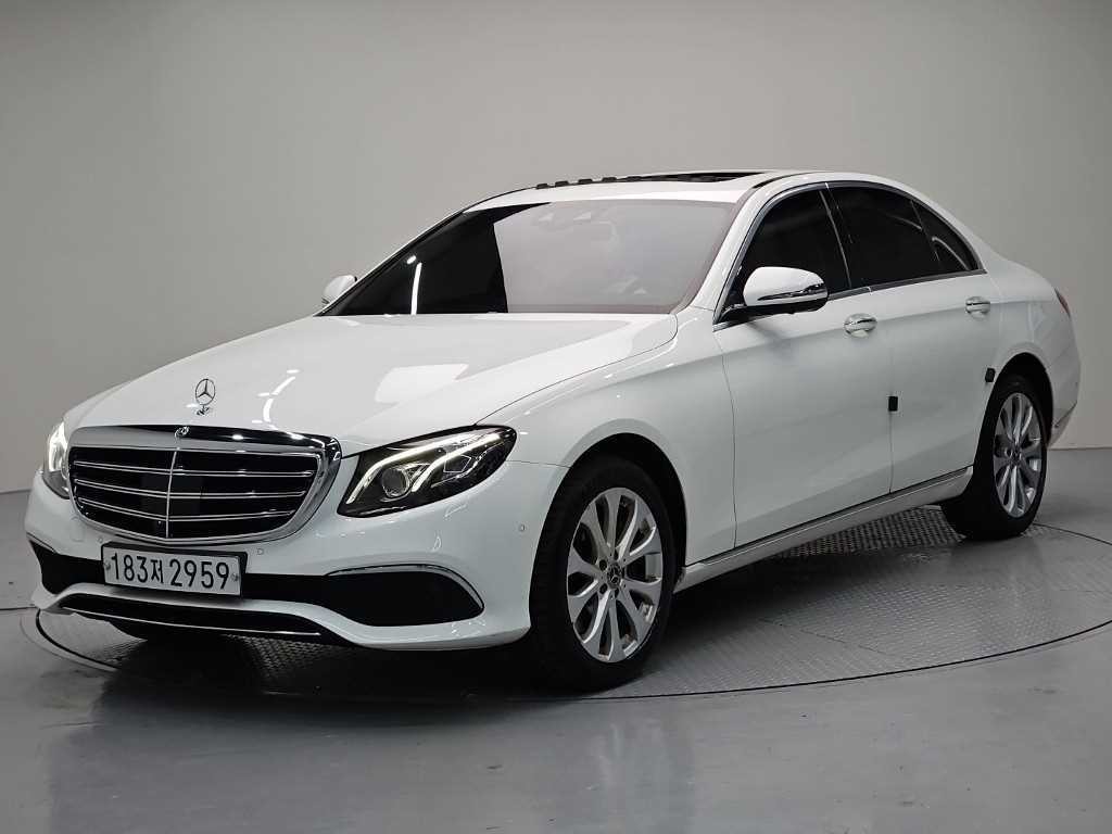 벤츠 E 클래스 E-클래스 W213 E300 4MATIC 익스클루시브 이미지 1