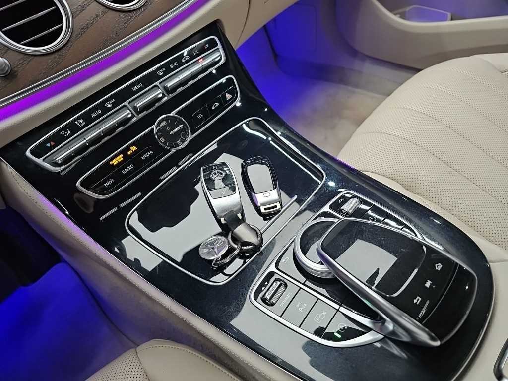 벤츠 E 클래스 E-클래스 W213 E300 4MATIC 익스클루시브 이미지 10