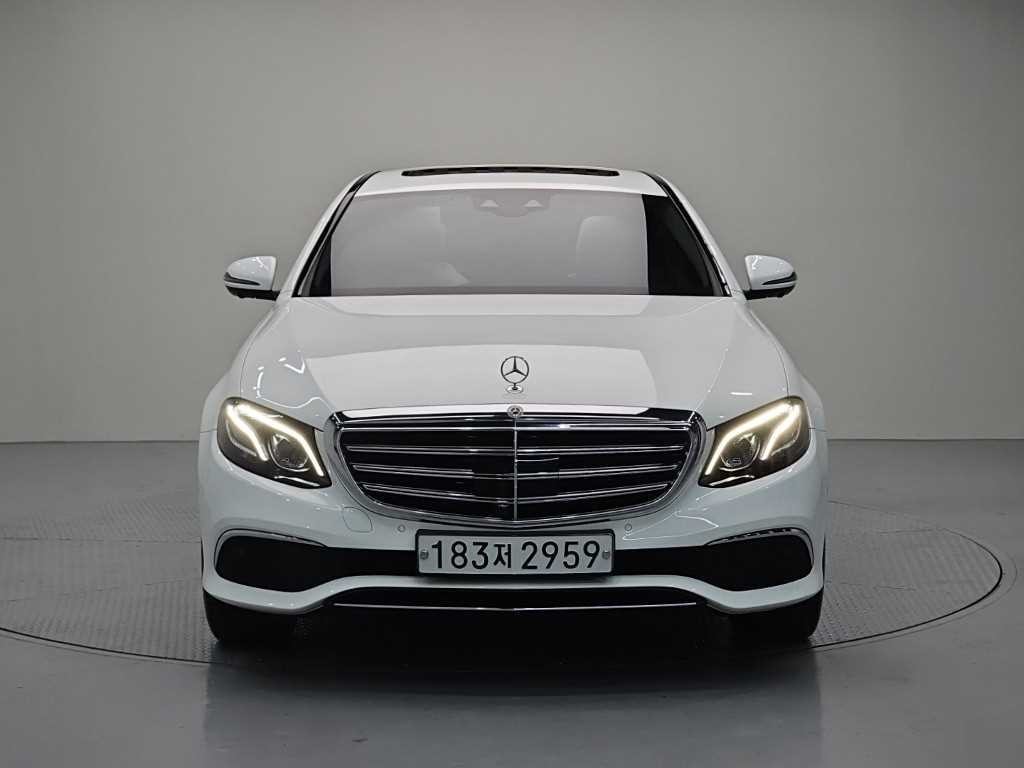 벤츠 E 클래스 E-클래스 W213 E300 4MATIC 익스클루시브 이미지 2