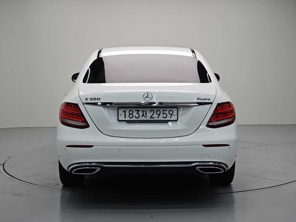 벤츠 E 클래스 E-클래스 W213 E300 4MATIC 익스클루시브 이미지 3