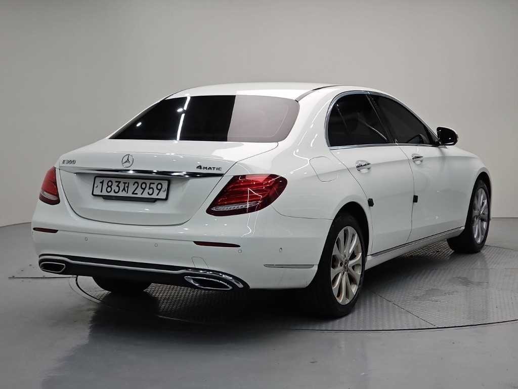 벤츠 E 클래스 E-클래스 W213 E300 4MATIC 익스클루시브 이미지 4