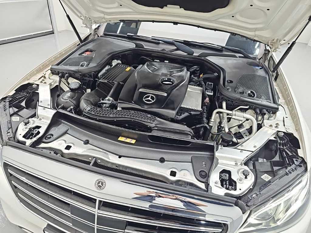 벤츠 E 클래스 E-클래스 W213 E300 4MATIC 익스클루시브 이미지 5