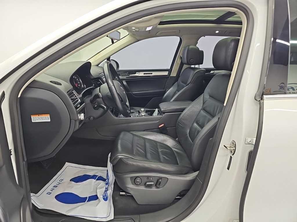폭스바겐 투아렉 뉴 투아렉 V6 3.0 TDI 블루모션 프리미엄 이미지 11