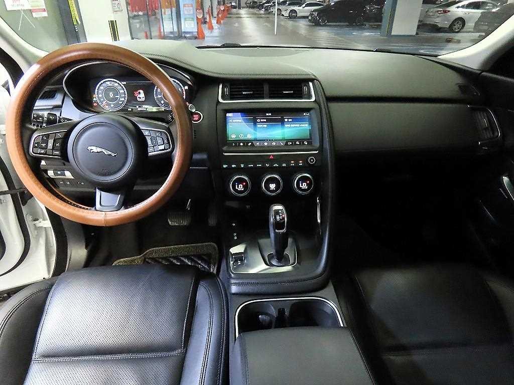 재규어 E-PACE P250 SE 이미지 10