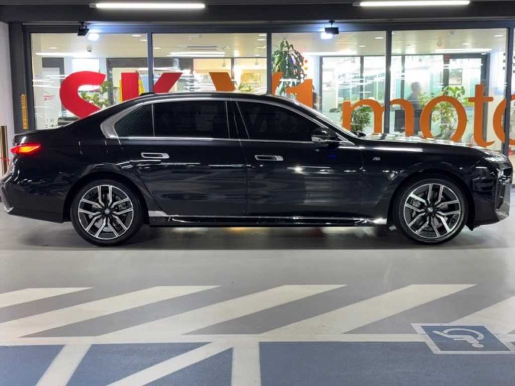 BMW 7시리즈 7시리즈 (G70) 740i xDrive M 스포츠 이미지 3