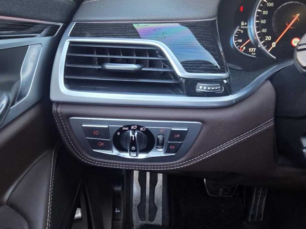 BMW 7시리즈 7시리즈 (G11) 730d xDrive M 스포츠 이미지 12