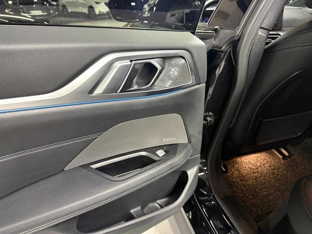 BMW i4 eDrive 40 M 스포츠 프로 이미지 15