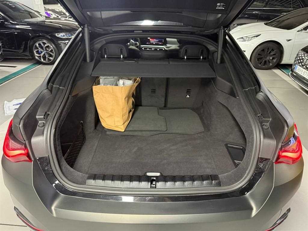BMW i4 eDrive 40 M 스포츠 프로 이미지 19