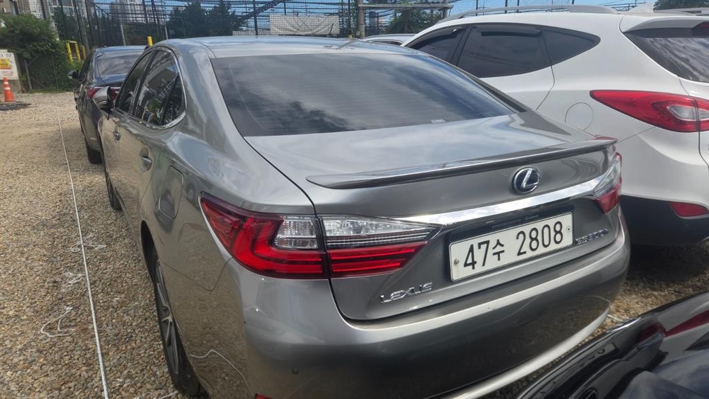 렉서스 ES 뉴ES300h 슈프림 이미지 16