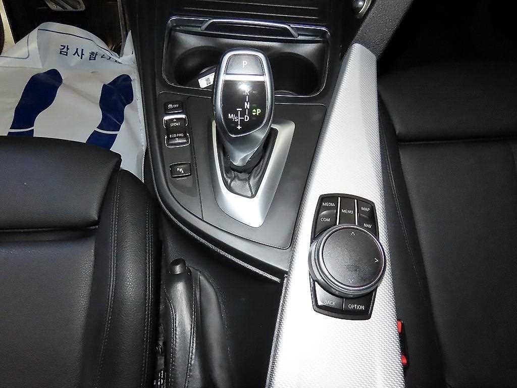 BMW 3시리즈 3시리즈 (F30) 320i M 스포츠 이미지 12