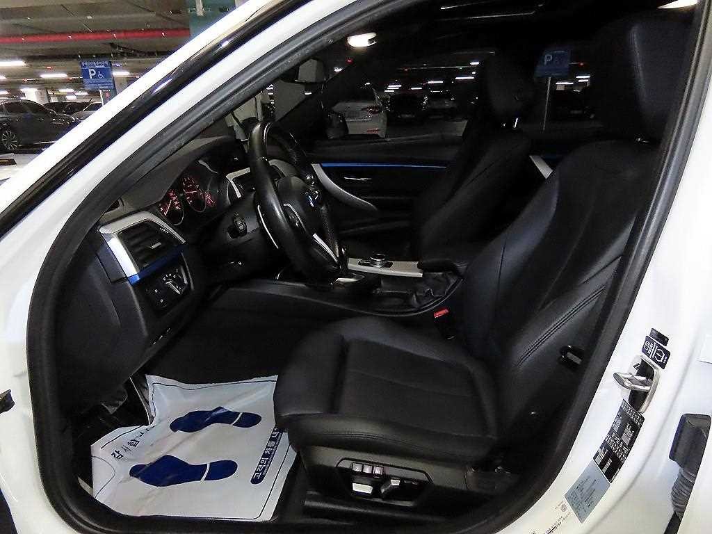 BMW 3시리즈 3시리즈 (F30) 320i M 스포츠 이미지 6
