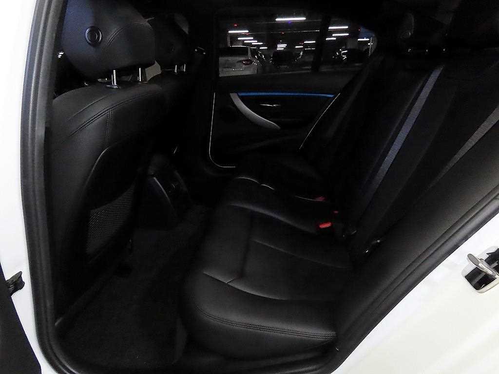 BMW 3시리즈 3시리즈 (F30) 320i M 스포츠 이미지 7