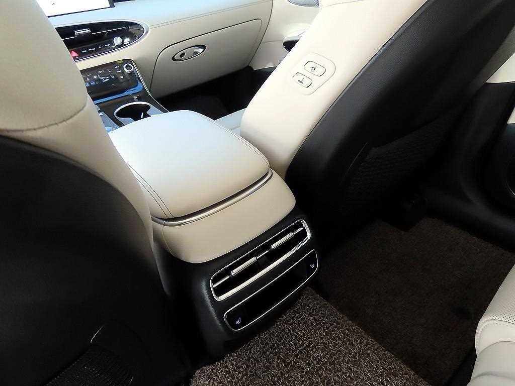 제네시스 GV70 2.5T 가솔린 2WD 기본형 이미지 17