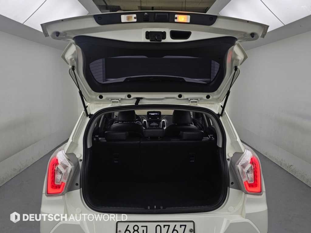 KG모빌리티(쌍용) 티볼리 디젤 2WD 1.6 LX 이미지 19